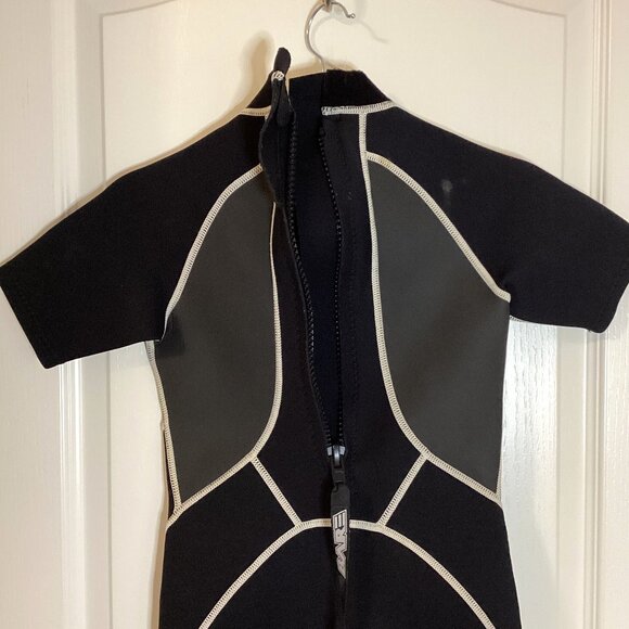 Bare Junior Shorty Size 10 Black Short Leg Wetsuit Kids Boy Girl Water Sports - Picture 5 of 8